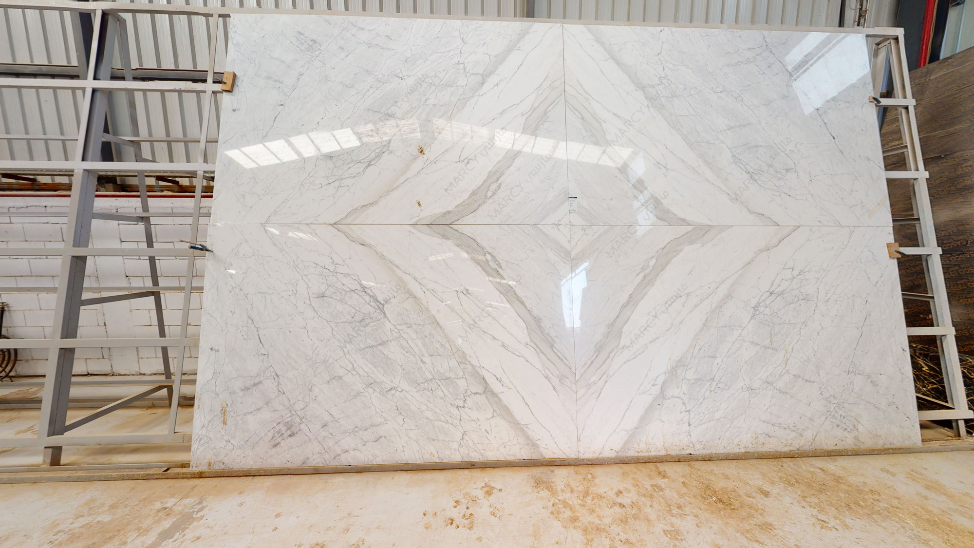 ألواح رخام كلكتا | Calacatta Marble Slabs